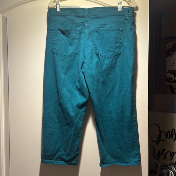 Woman’s size 12 Lee Classic fit teal jean capris - Picture 2 of 2